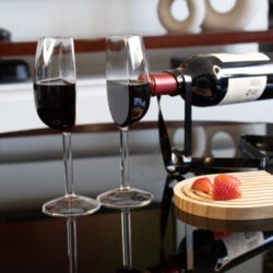 Half wine glass_wine string_oval tray_coffee table display