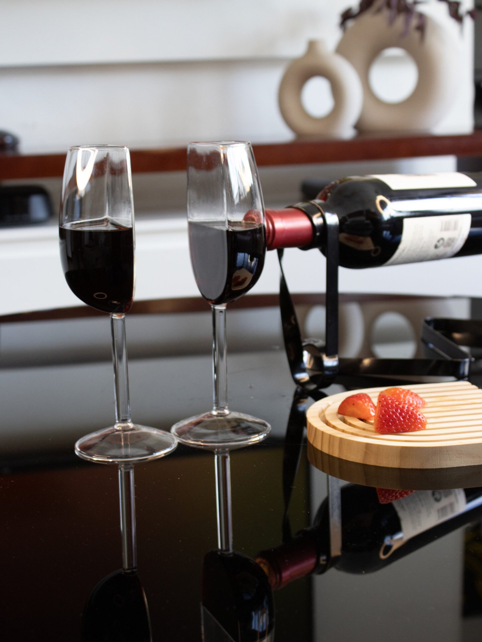 Half wine glass_wine string_oval tray_coffee table display