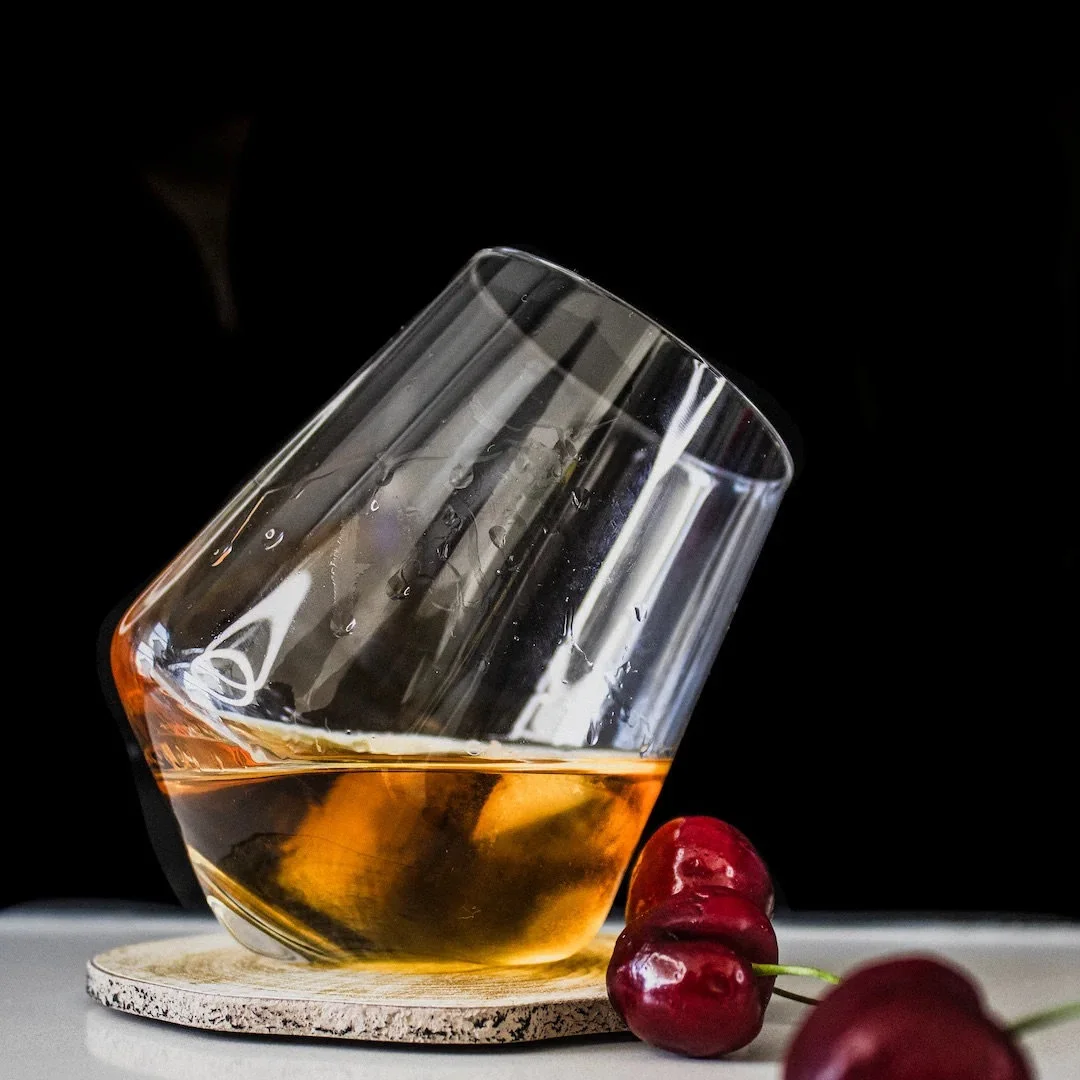 accenoba-tilted-whiskey-glass-ice