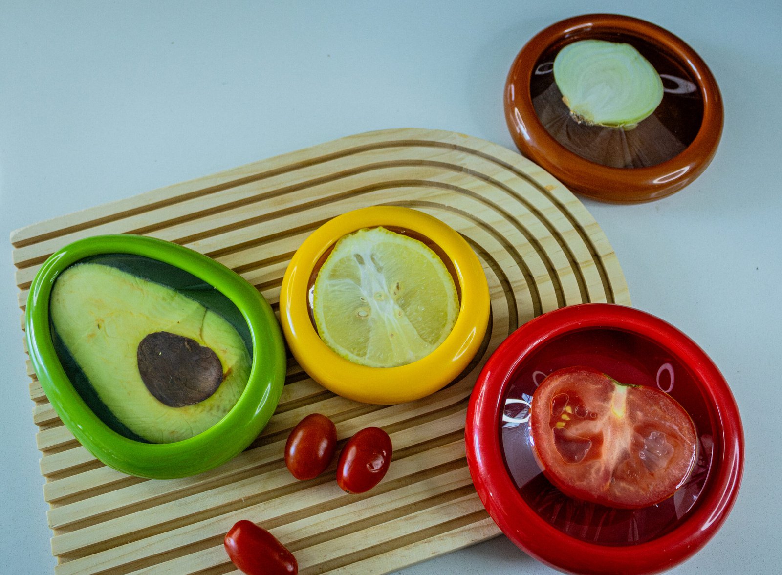 half onion storage_filled_display_oval tray_V2